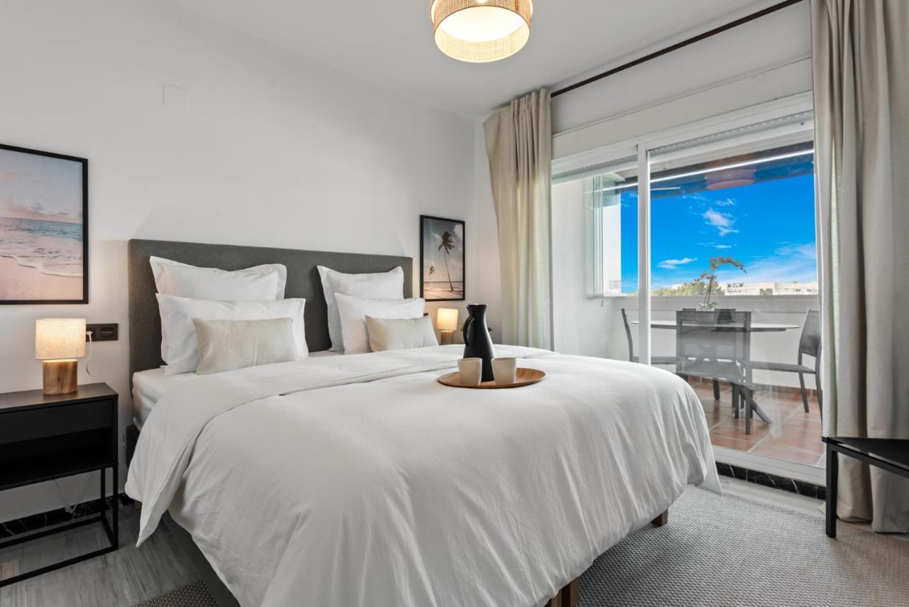 Modern - 2 Bedrooms, Beachside - Puerto Banus Appartamento