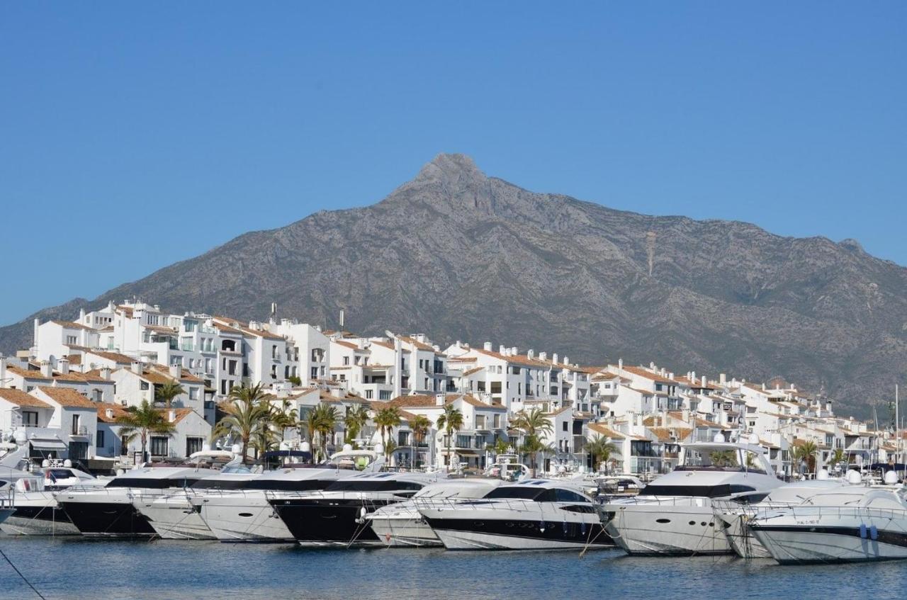 Modern - 2 Bedrooms, Beachside - Puerto Banus Appartamento