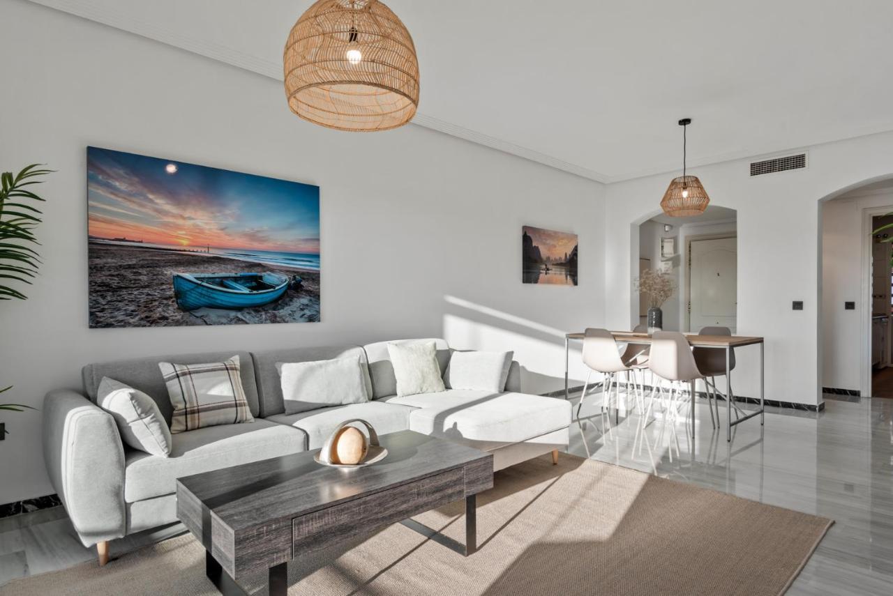 Modern - 2 Bedrooms, Beachside - Puerto Banus Appartement *