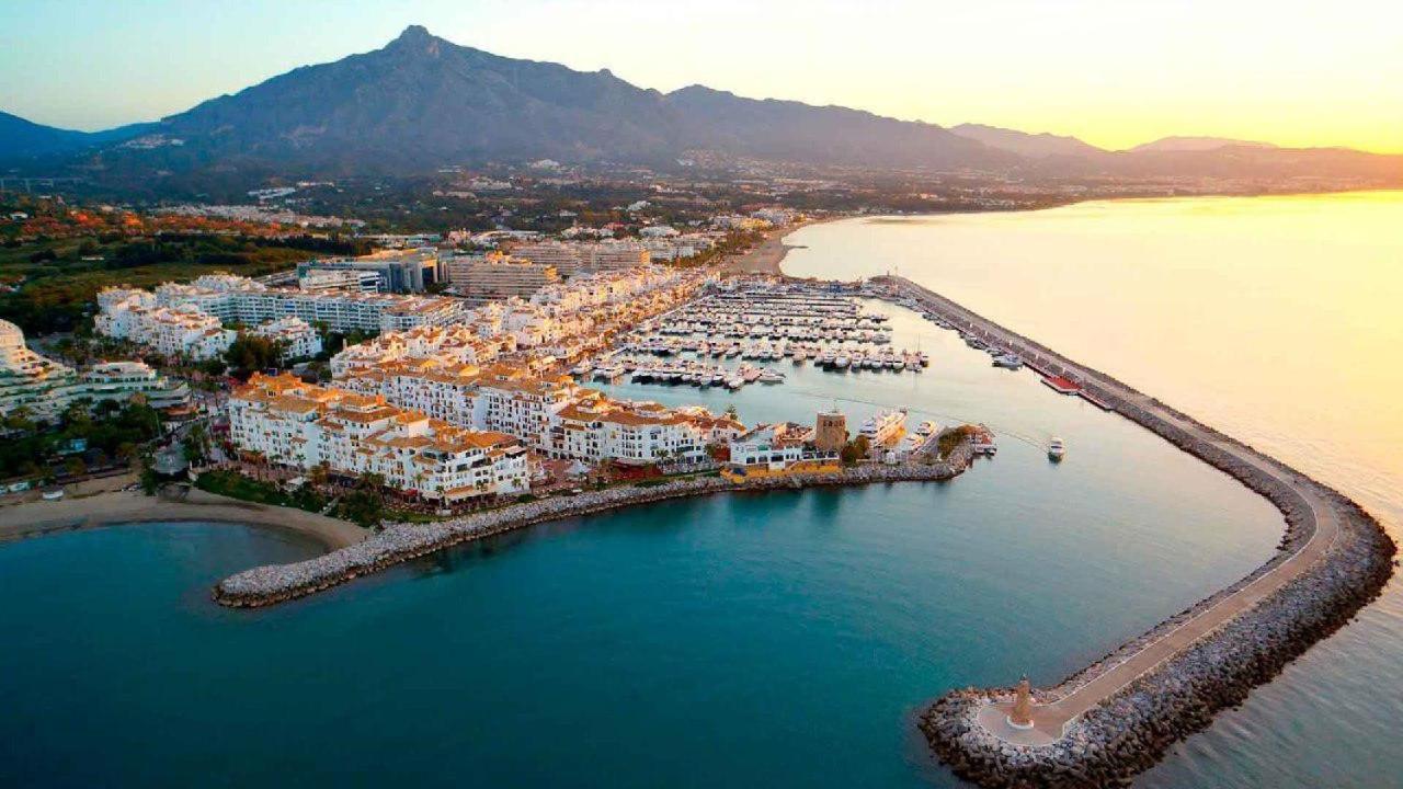 Appartement Modern - 2 Bedrooms, Beachside - Puerto Banus Marbella